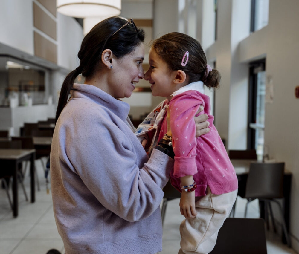 103_SmilingMomAndChild