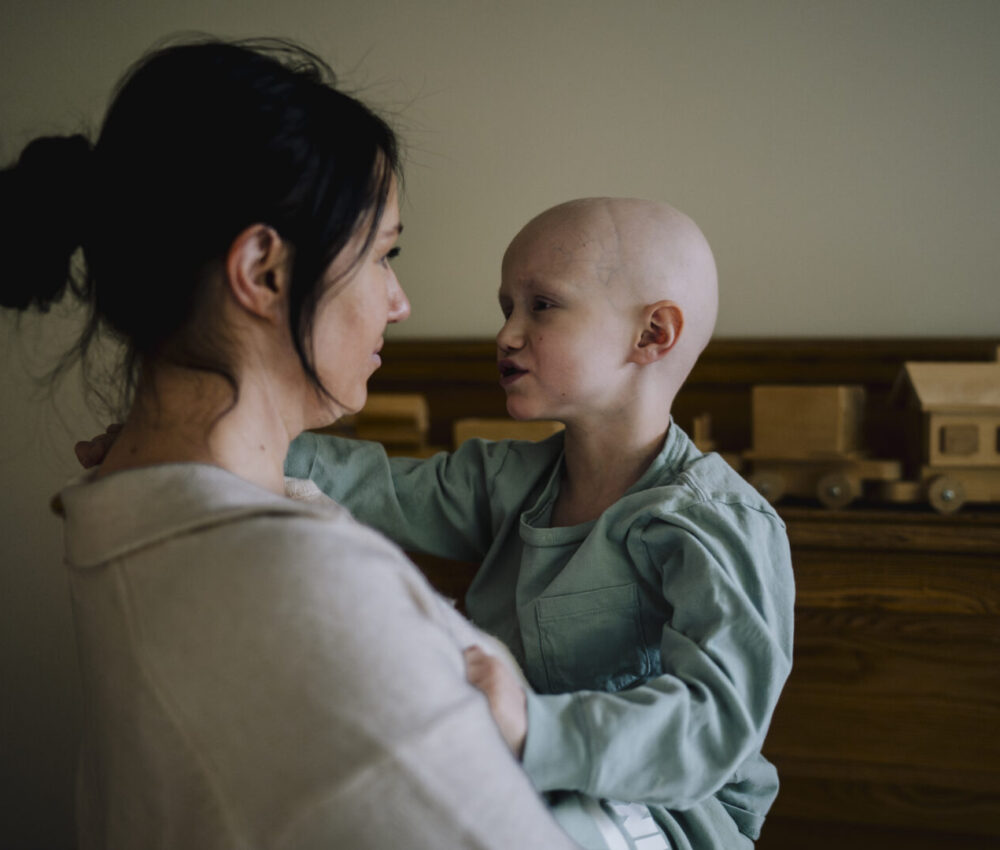 98_MomAndChildinLibrary